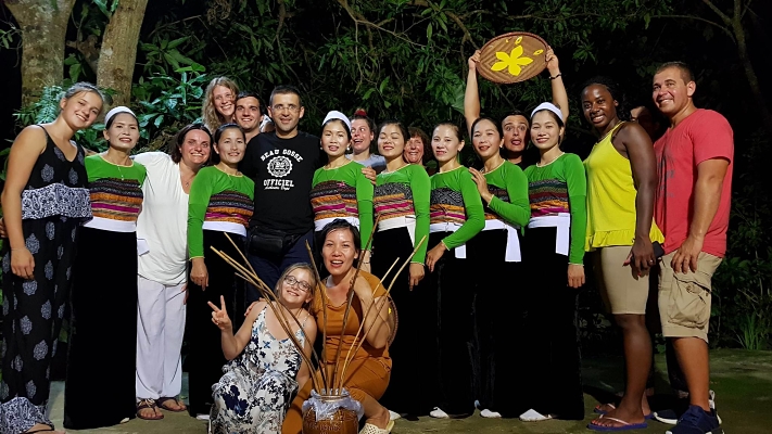 Dancing with Thai ladies in Mai Hich - Best Mai Chau Homestay Tour